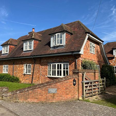 Thatched Cottage Hungerford Exterior foto