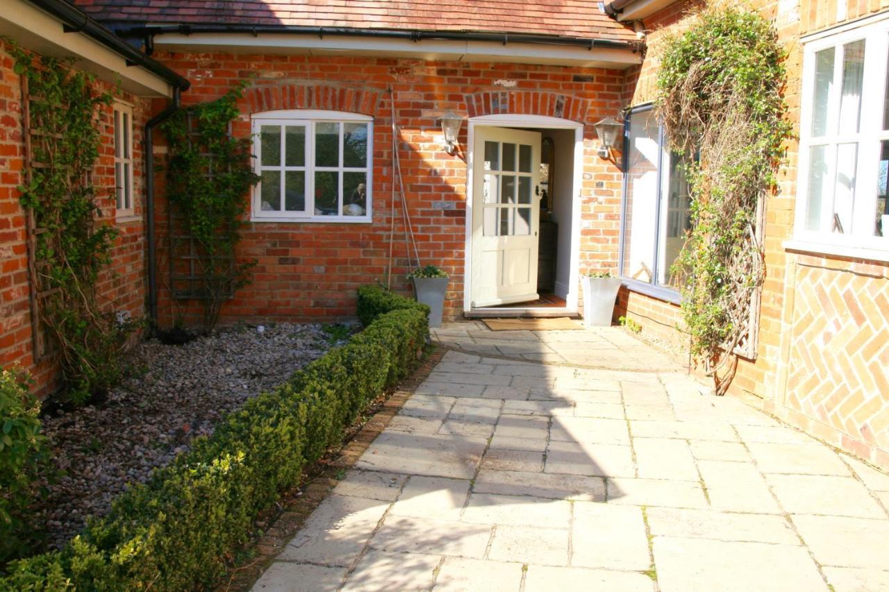 Thatched Cottage Hungerford Exterior foto